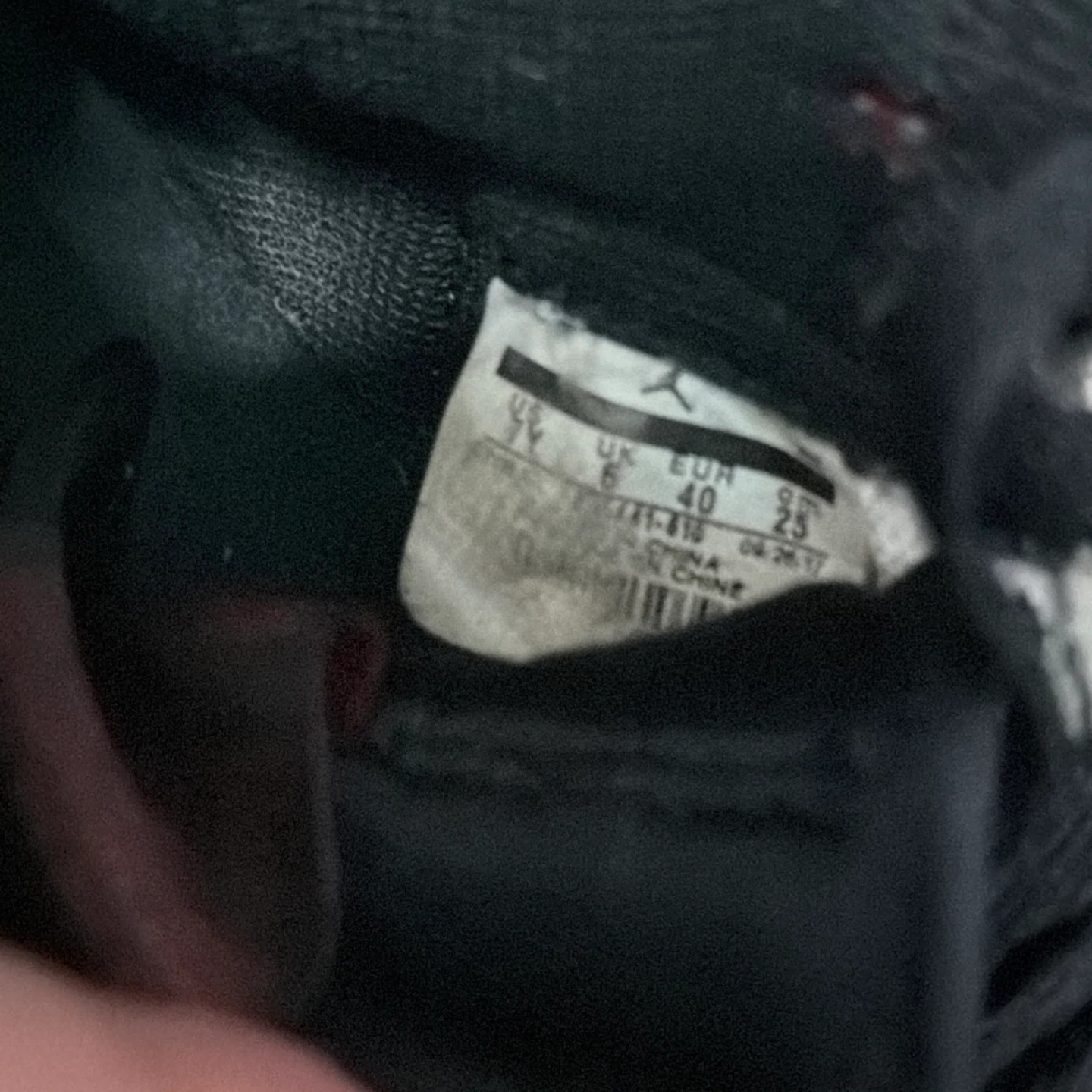 Air Jordan 1 Retro High  size 7y Juniors Shoes - photo 4