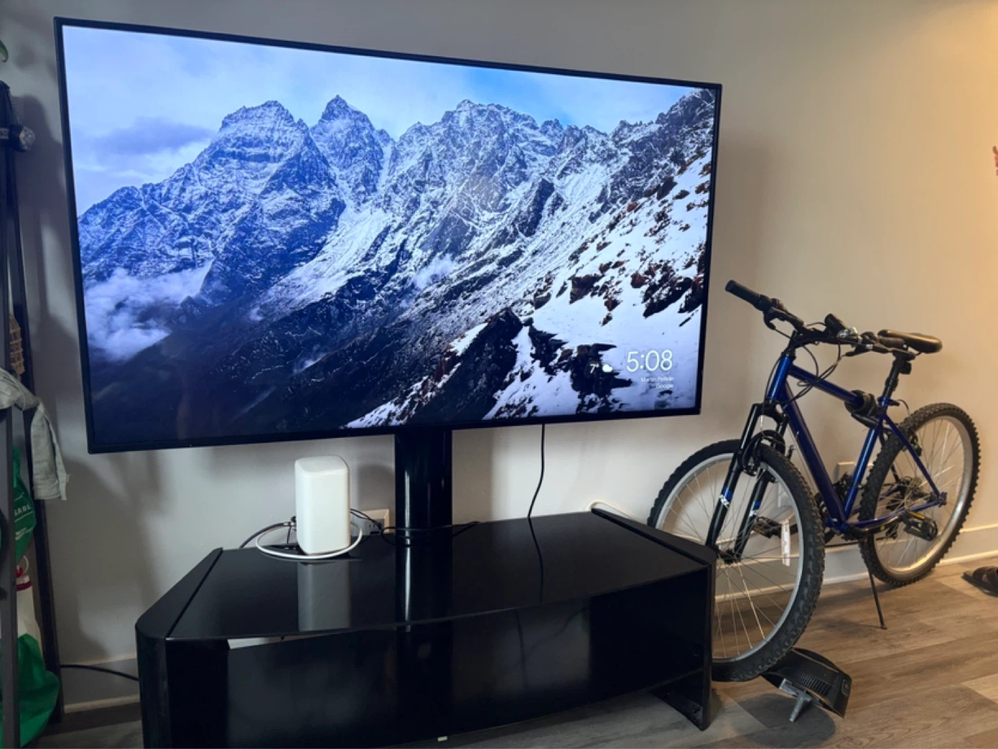 Classic glass TV stand hold 85” max Size