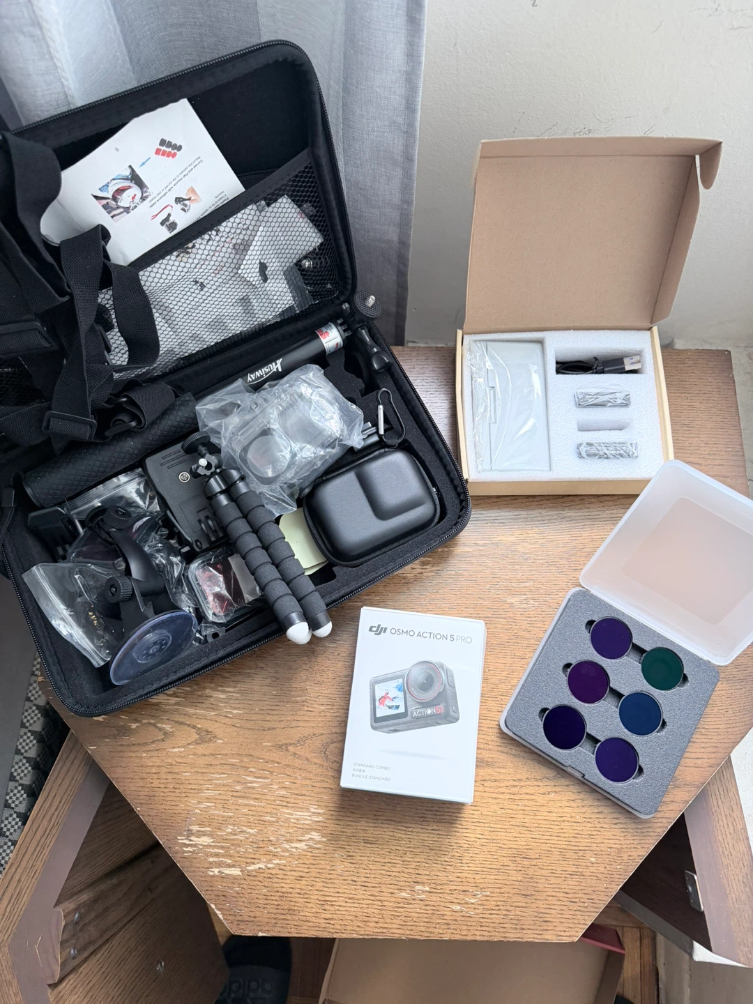 DJI Osmo Action 5 pro Adventure Combo Camera Kit