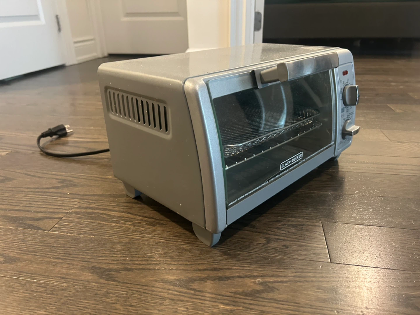 Black+Decker 4-Slice Toaster Oven - photo 3