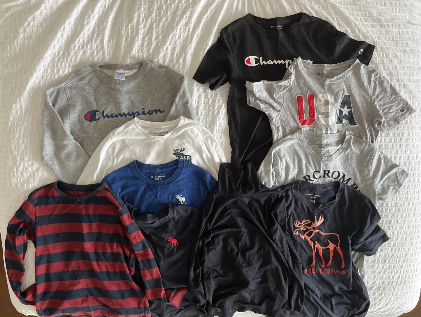 Bundle of Boys' T-shirts and Sweatshirt