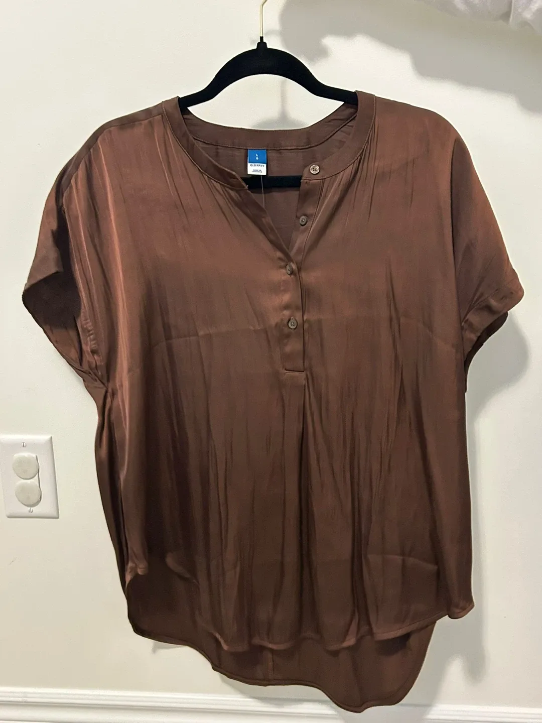 Old Navy Women's Brown Satin Button-Up Shirt - Medium
