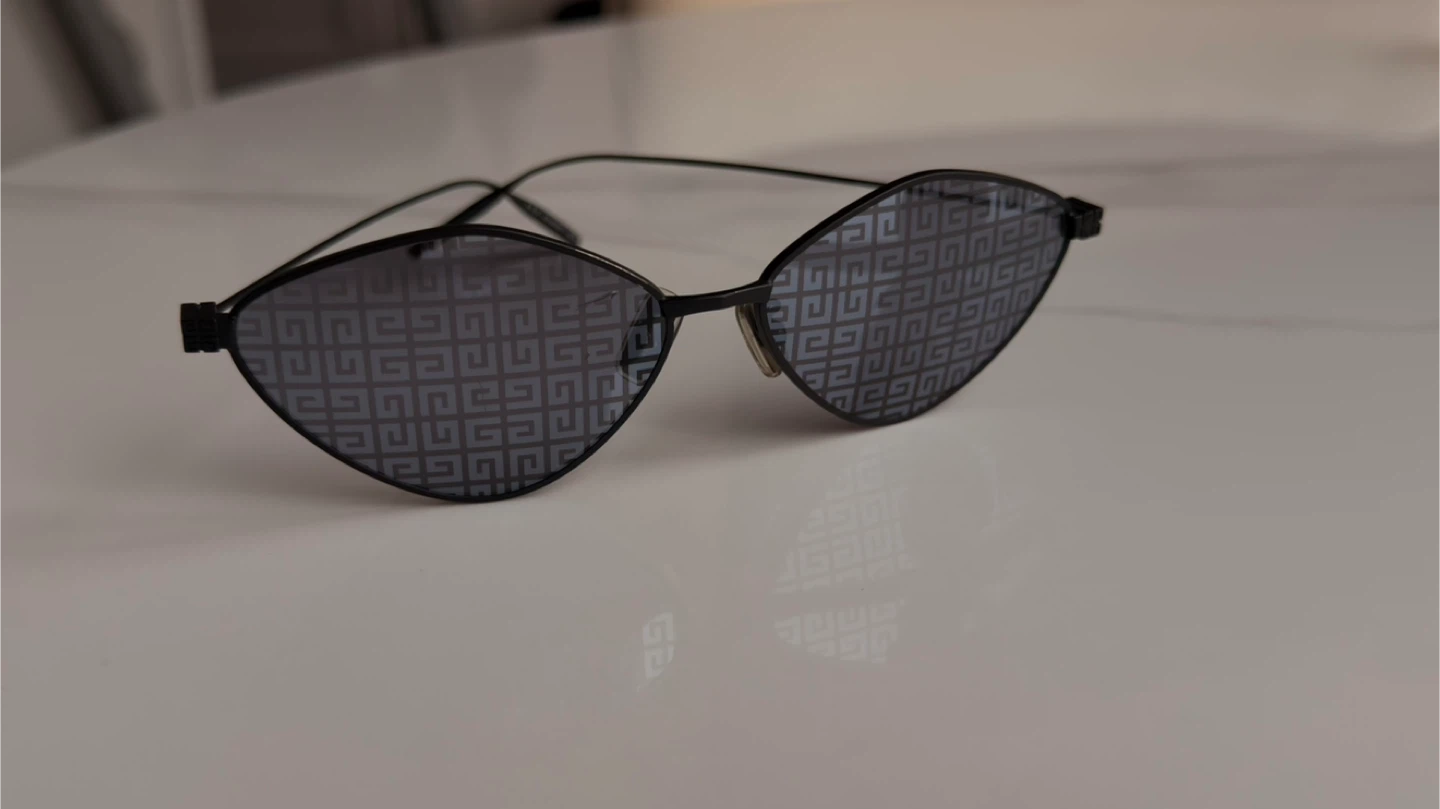 Givenchy GV40040U Sunglasses – Luxury Designer Frame
