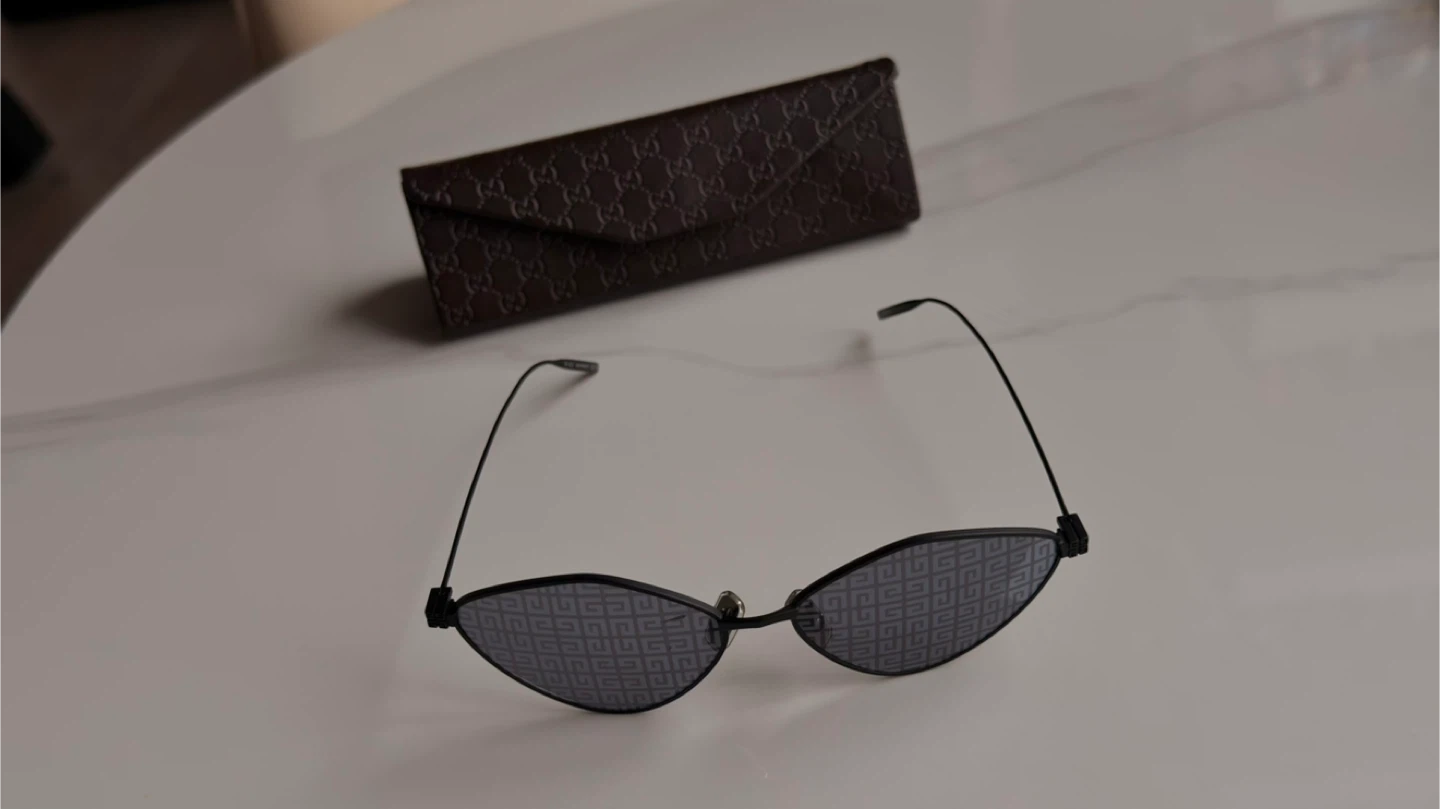 Givenchy GV40040U Sunglasses – Luxury Designer Frame - photo 4