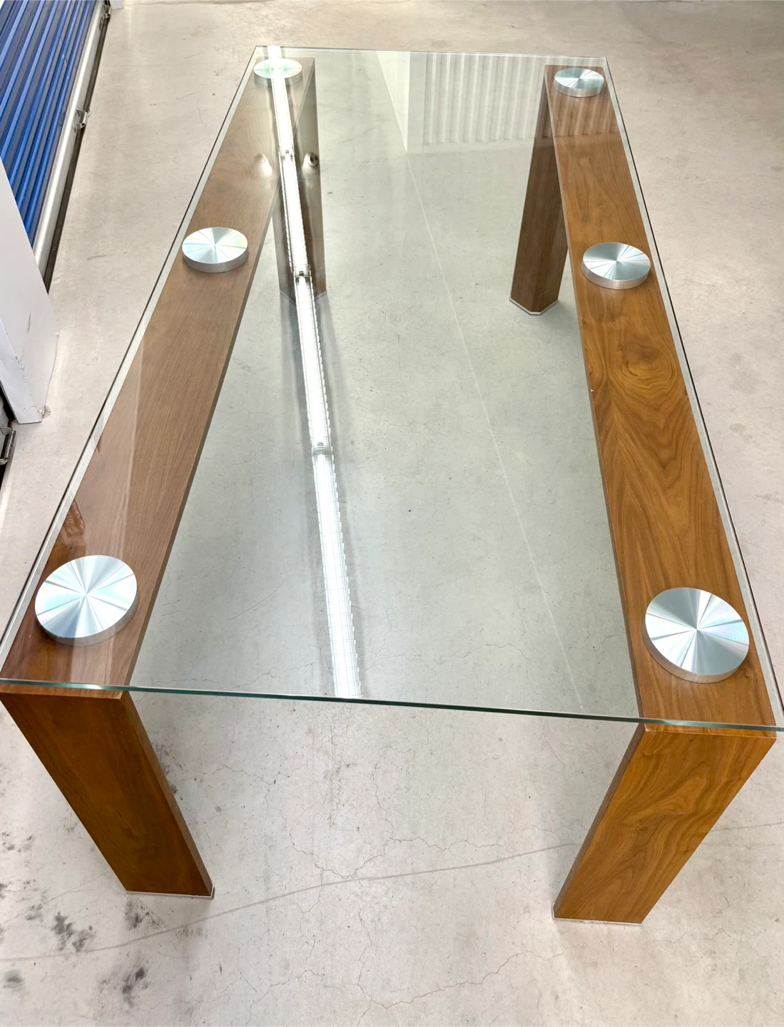 glass dining table with a glass top and solid wood base - photo 4