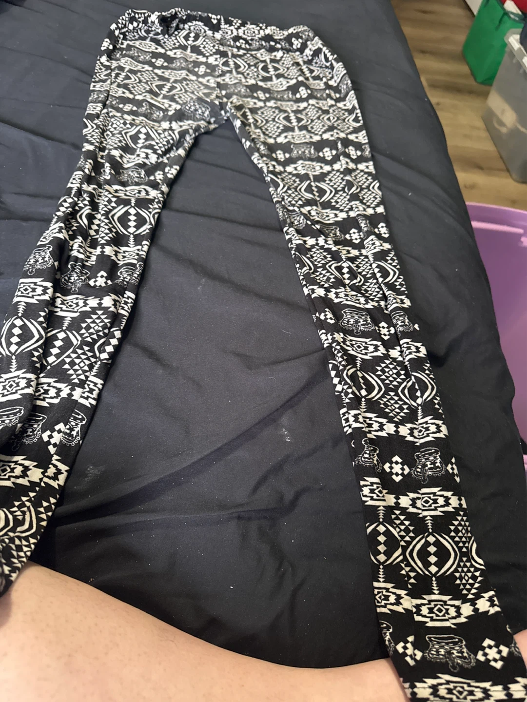 Black and white patterned leggings
