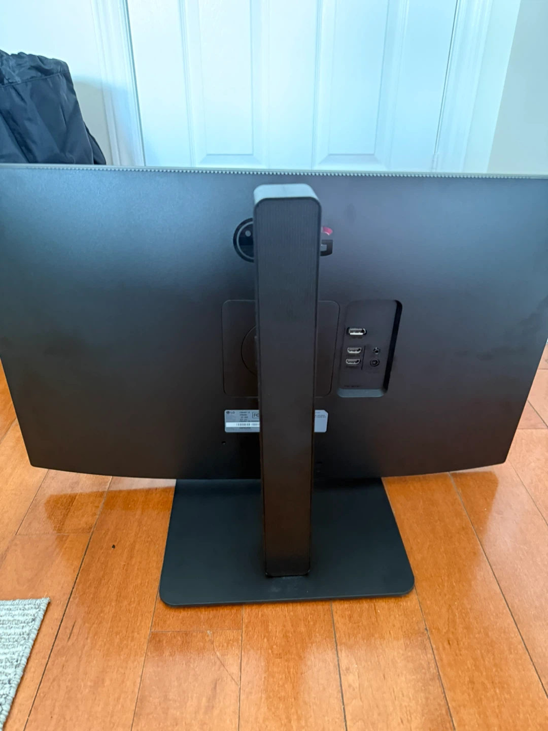 LG Monitor - photo 2