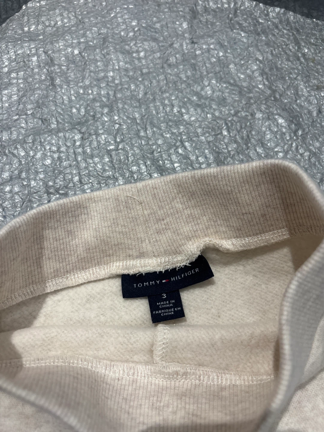 NWOT Tommy Hilfiger Kids Joggers Size 3 Beige - photo 2
