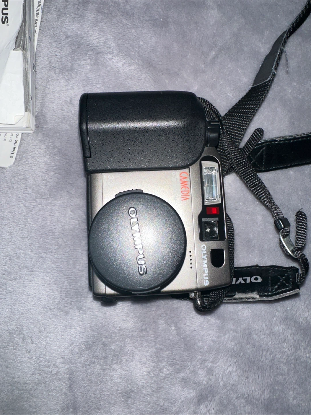 Olympus C-2000 Zoom Digital Camera