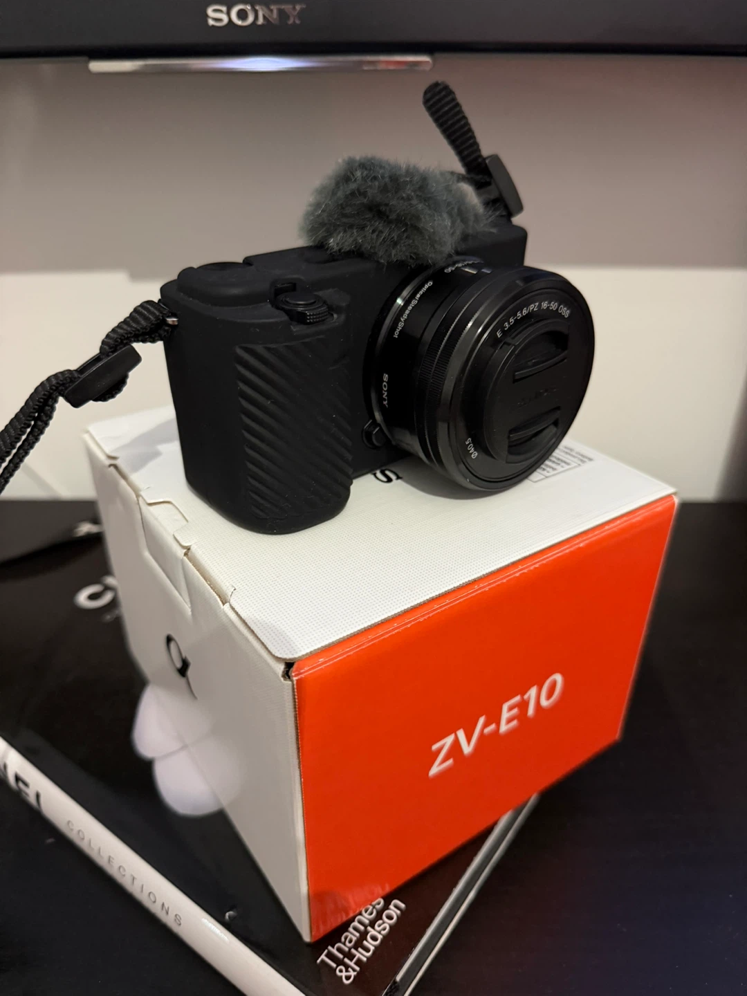 Sony ZV-E10 Mirrorless Camera with Microphone