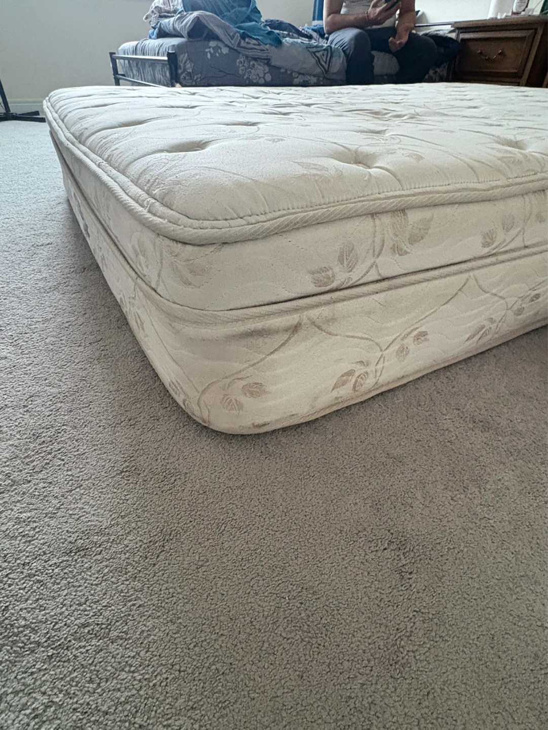 Queen Size Mattress - photo 2
