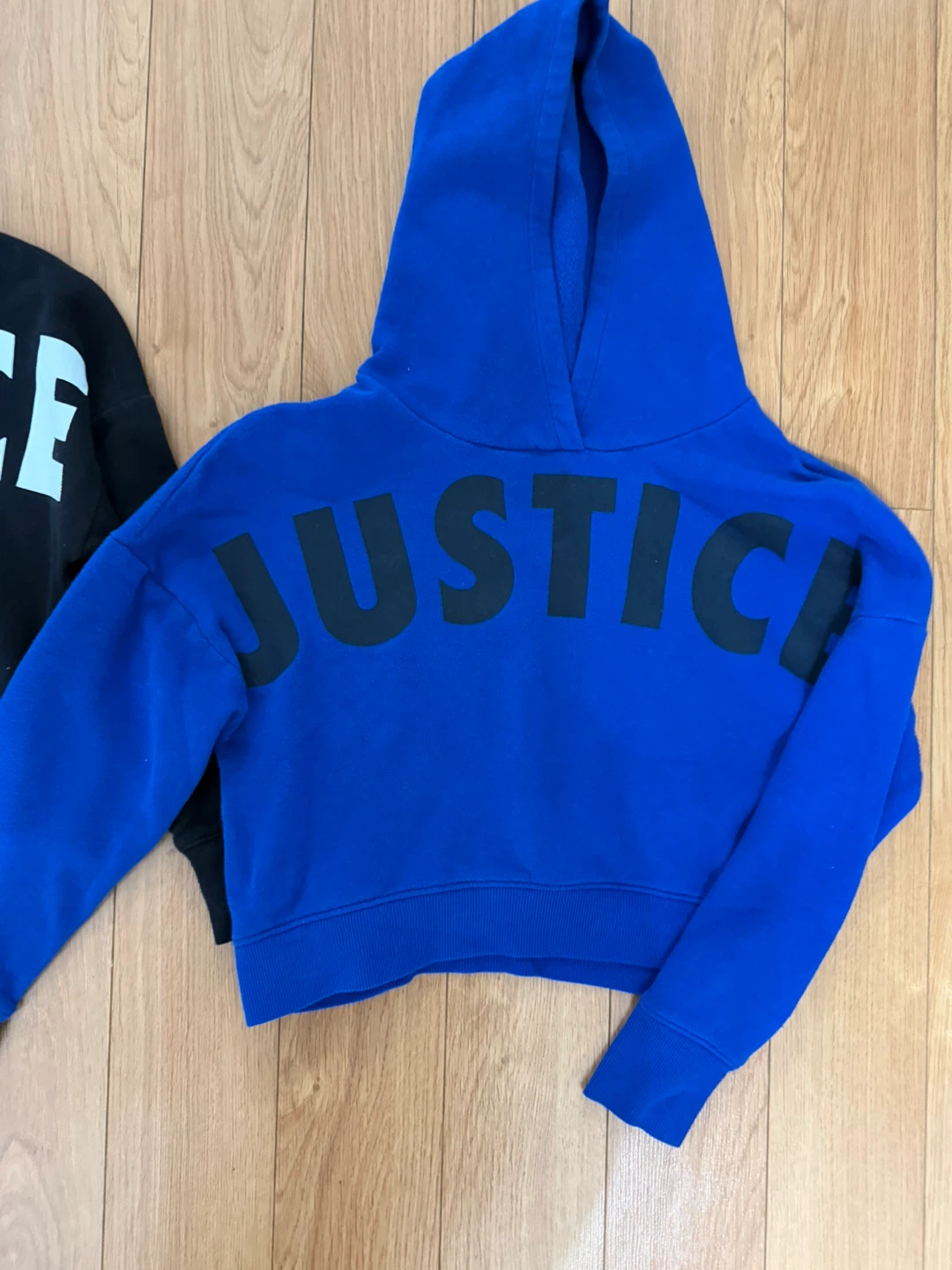 2 Size 8 Justice very light sweaters - photo 2