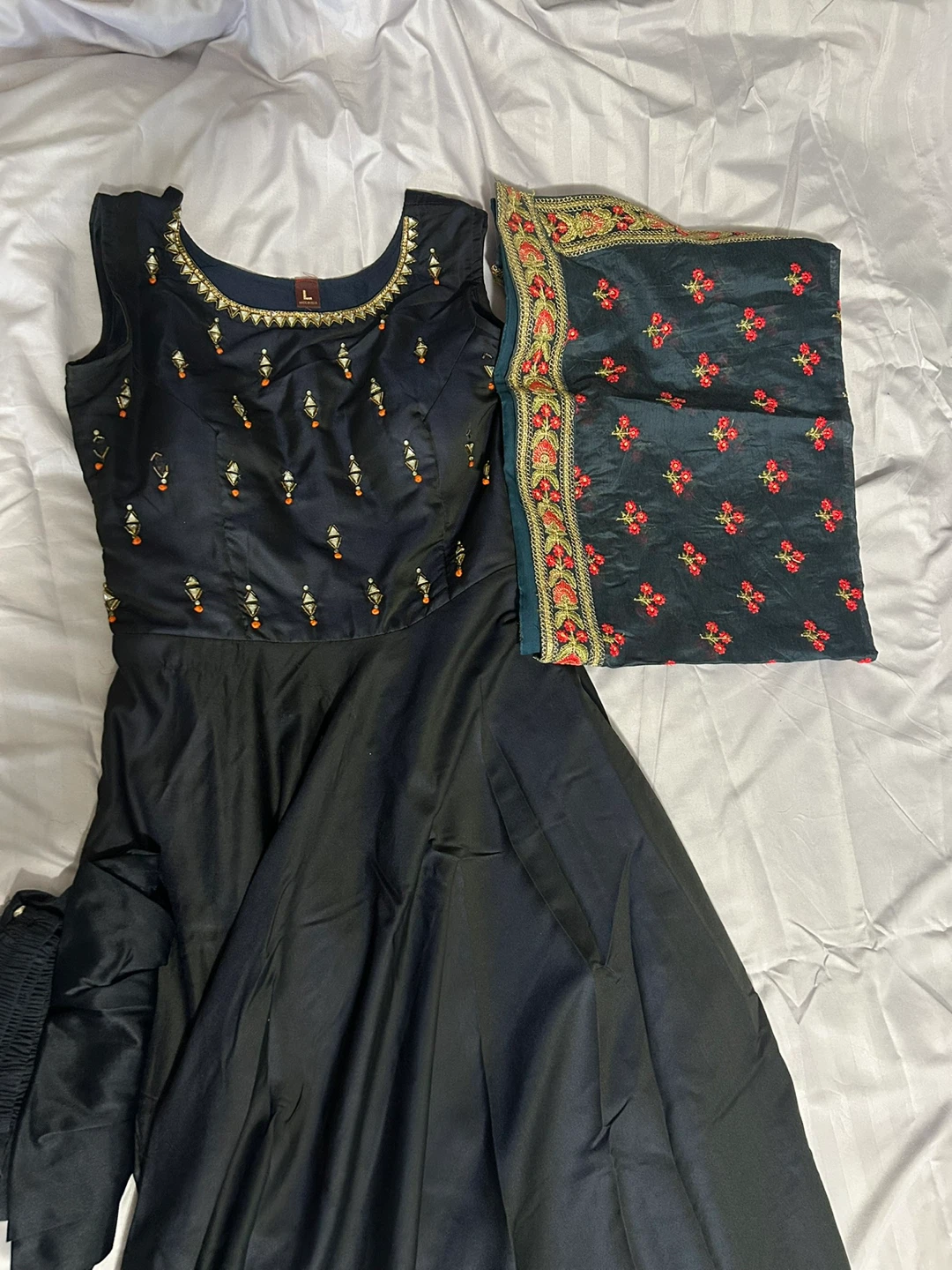 Indian salwar kameez sets - assorted colours and sizes - photo 3