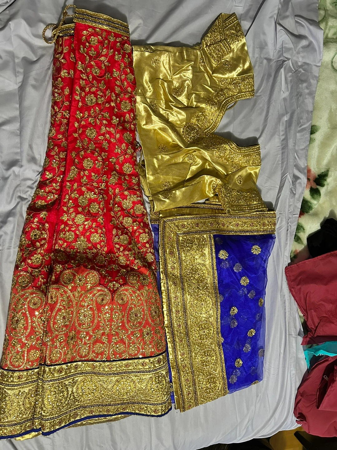 Heavy gorgeous red and blue lengha - photo 2