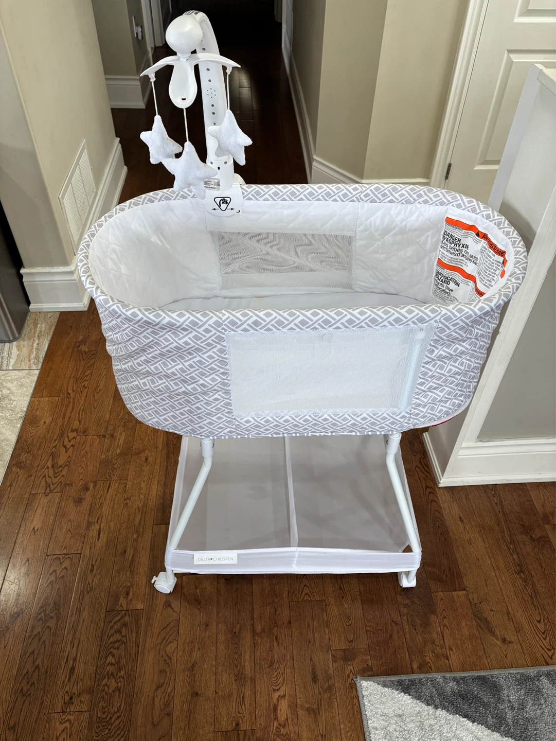 Delta Children Bassinet - photo 2