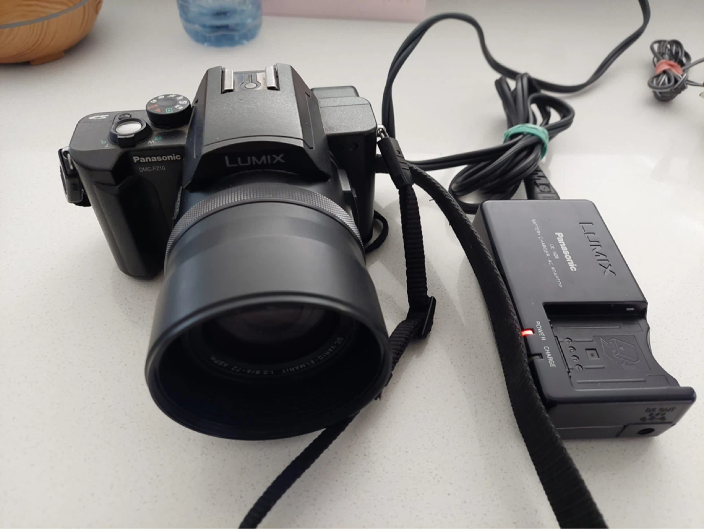 Panasonic Lumix DMC-FZ10 12x Optical Zoom Digital Camera - photo 4