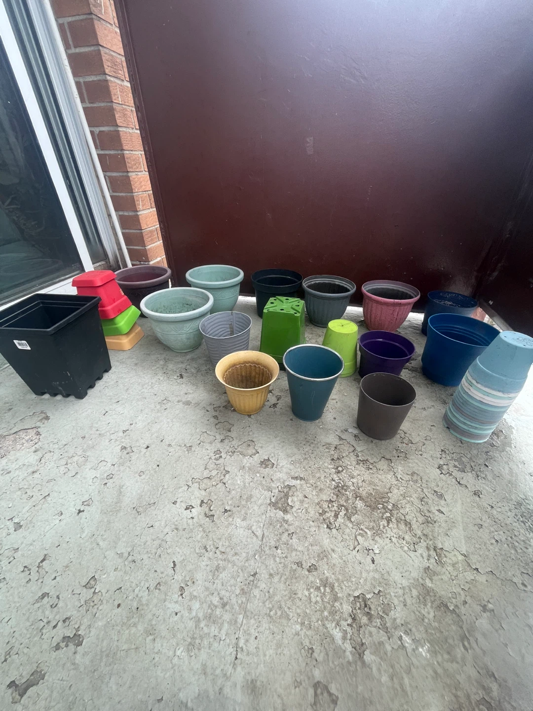 SMALL ASSORTED PLASTIC POTS BUNDLE