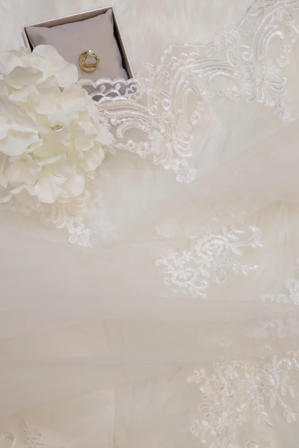 Off-white brand new cathedral veil - photo 2