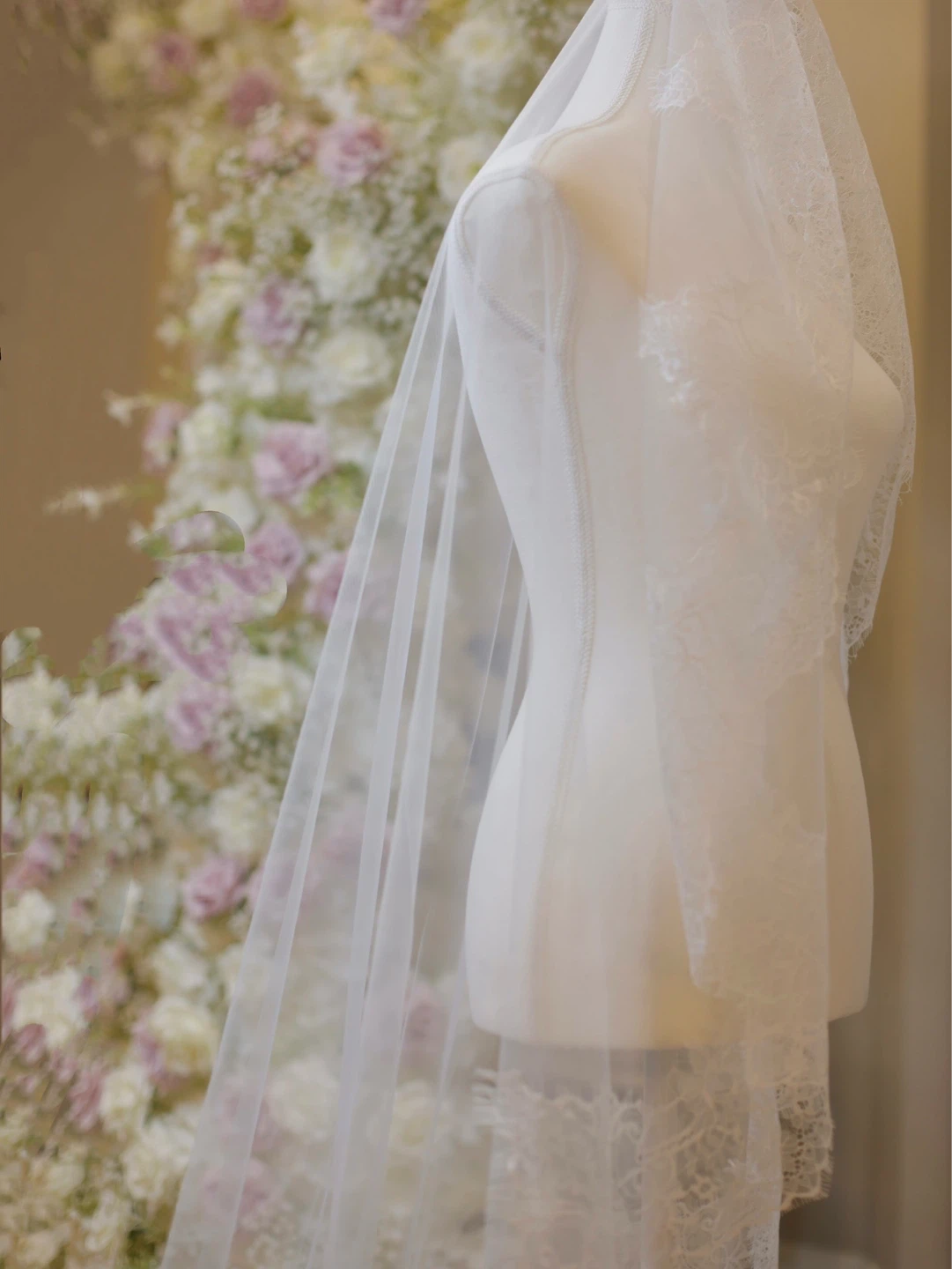 Chantilly lace Mantilla veil -brand new - photo 2