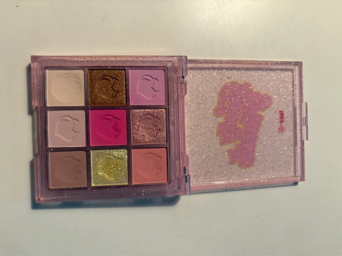 BH cosmetics Iggy Azalea "Totally Plastic" Eyeshadow Palette - photo 2
