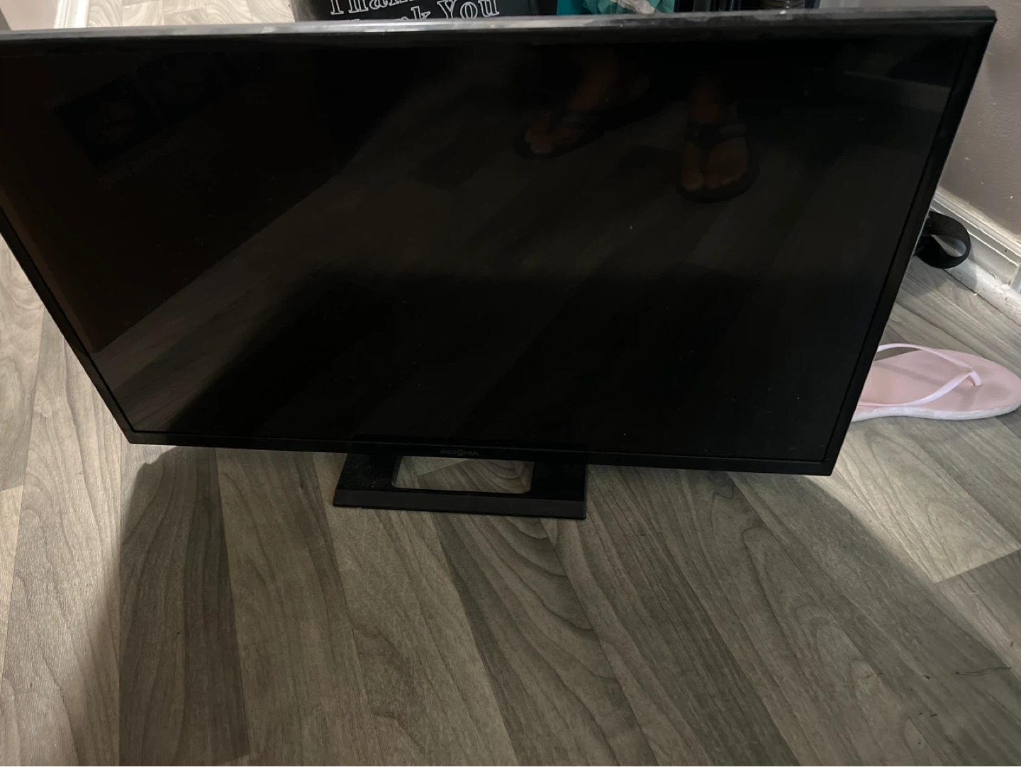 Insignia 32" HD Roku TV - photo 2
