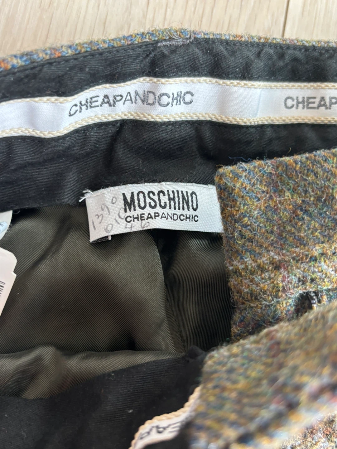never worn Moschino Cheap & Chic Plaid 100% Wool Pants Size 6 - photo 5