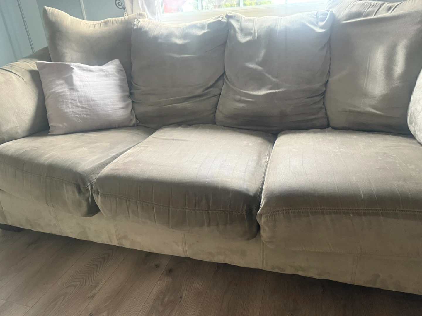 Sofa with 3 cushions seat