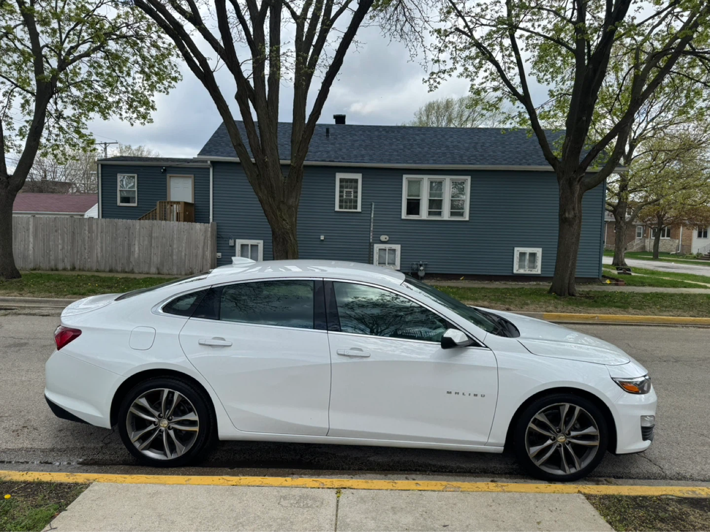 2021 Chevrolet Malibu · LT Sedan 4D - photo 2