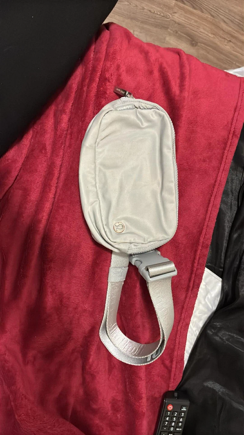 Lululemon Everywhere Belt Bag