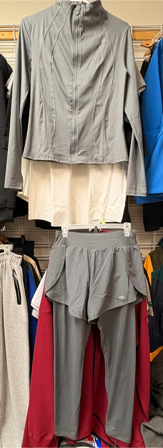 $60 ALO Yoga Grey Jacket and Skirted Leggings Set - photo 2