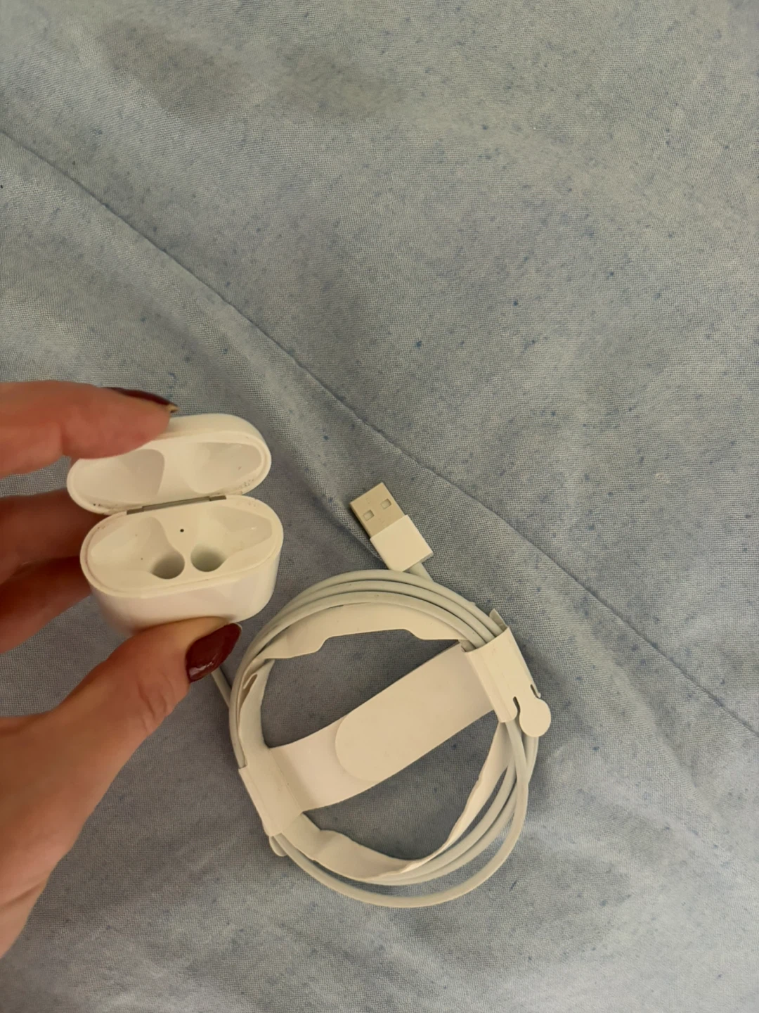 Apple AirPods Pro Charging Case & USB-C Cable - photo 2