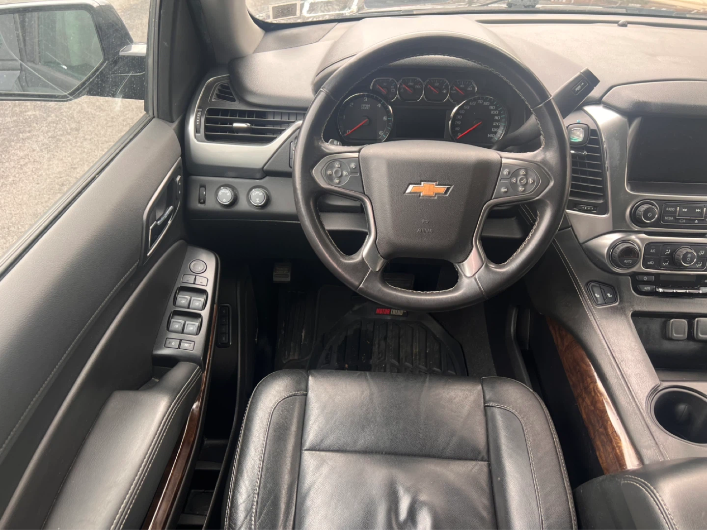 2020 Chevrolet Suburban 4WD LT - photo 3