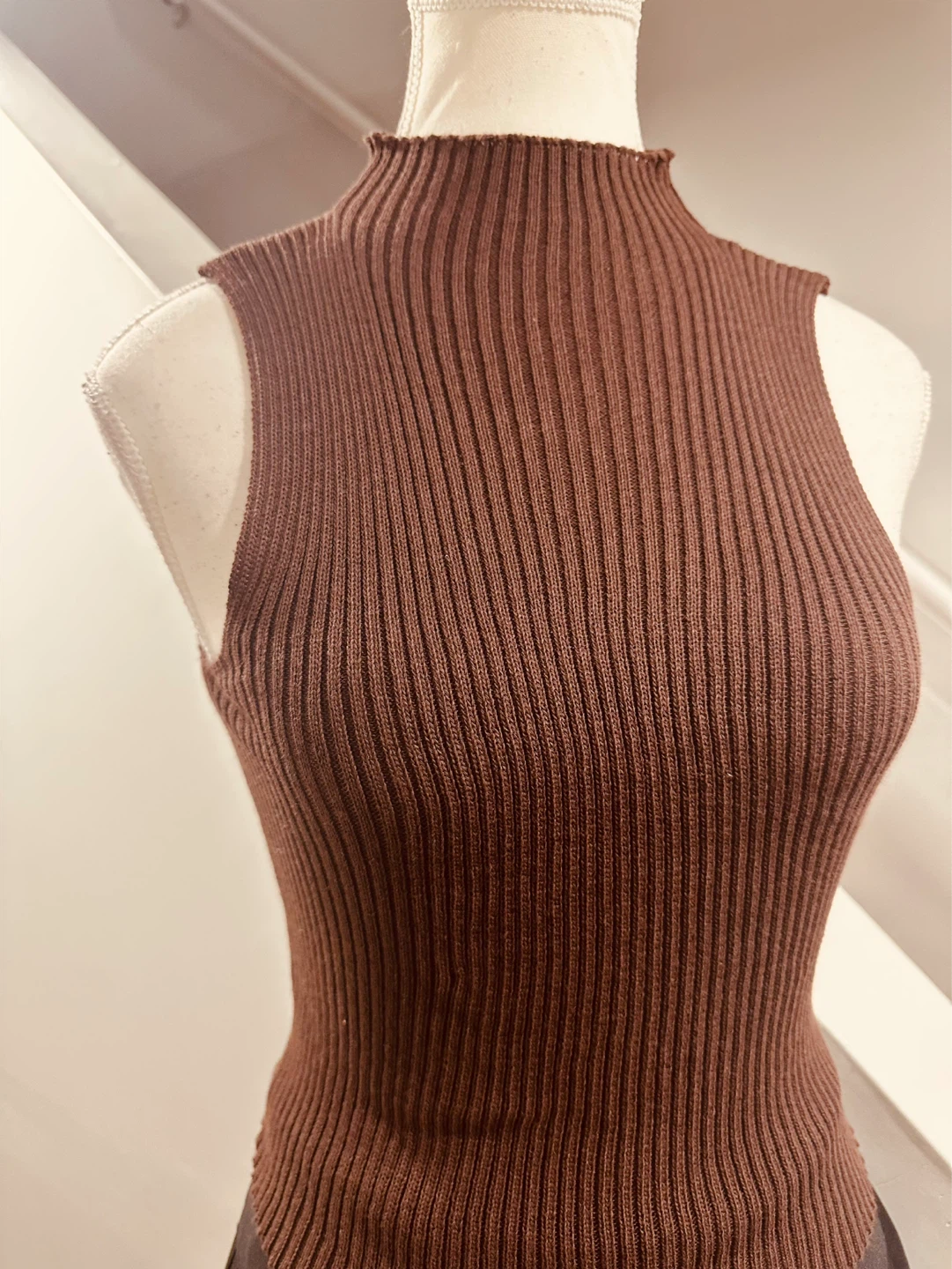 Ribbed Mock Neck Sleeveless Top - photo 2
