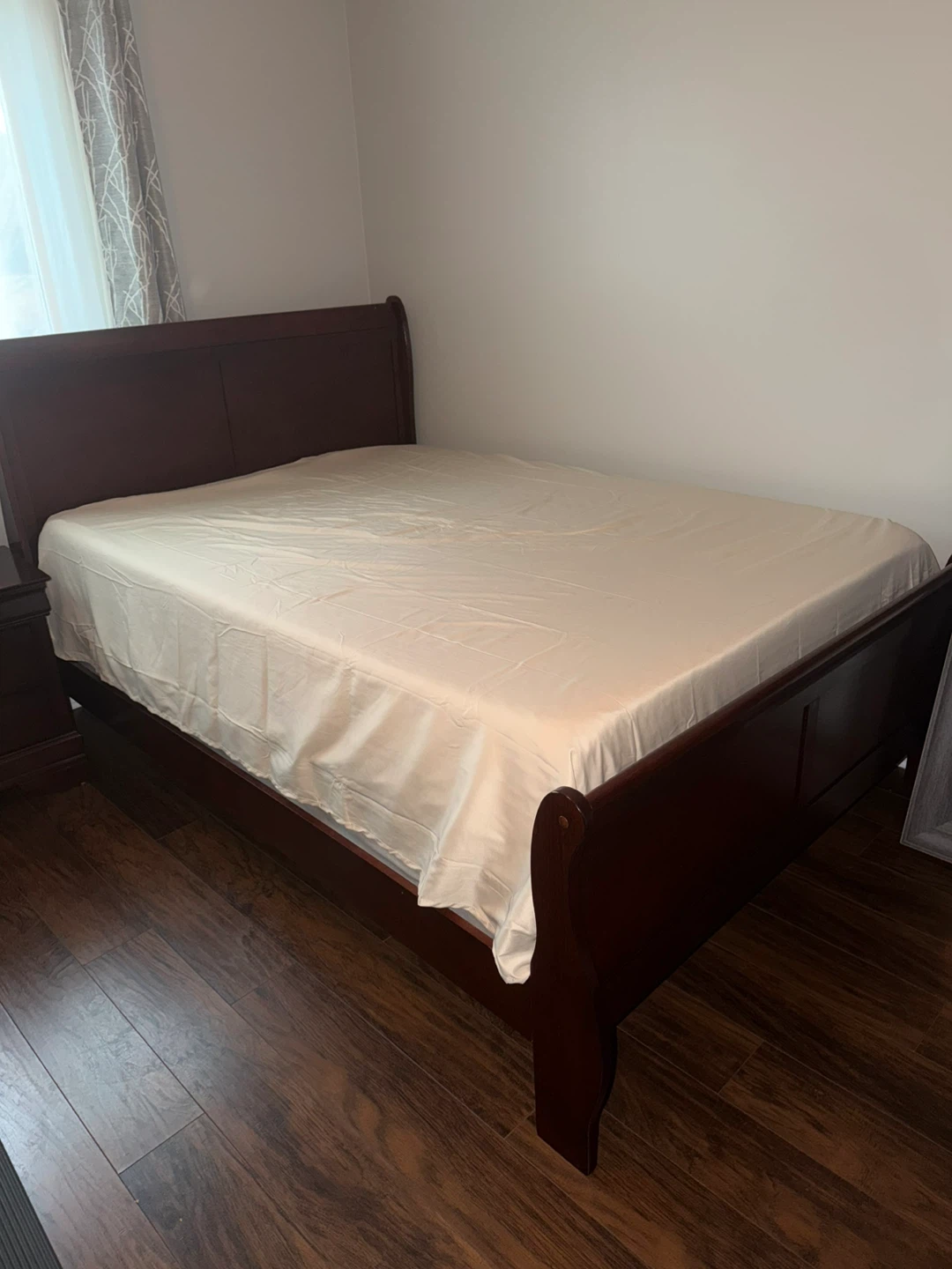 Orland park. Cherry Wood Bed Frame, Nightstand and mattress