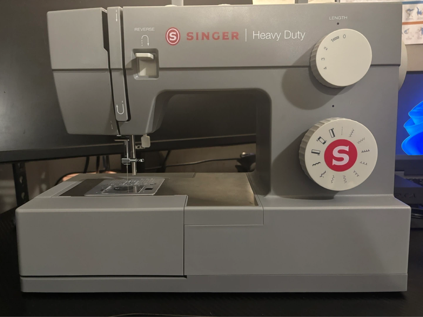 Singer HD4411 Heavy Duty Sewing Machine - photo 3