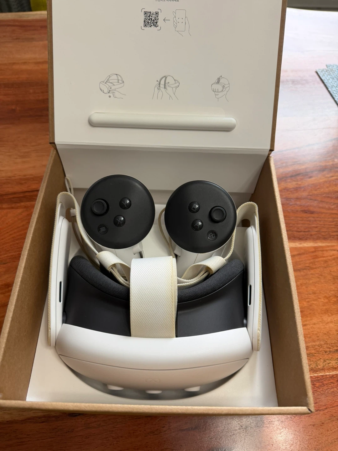Meta Quest 3 VR Headset with Controllers