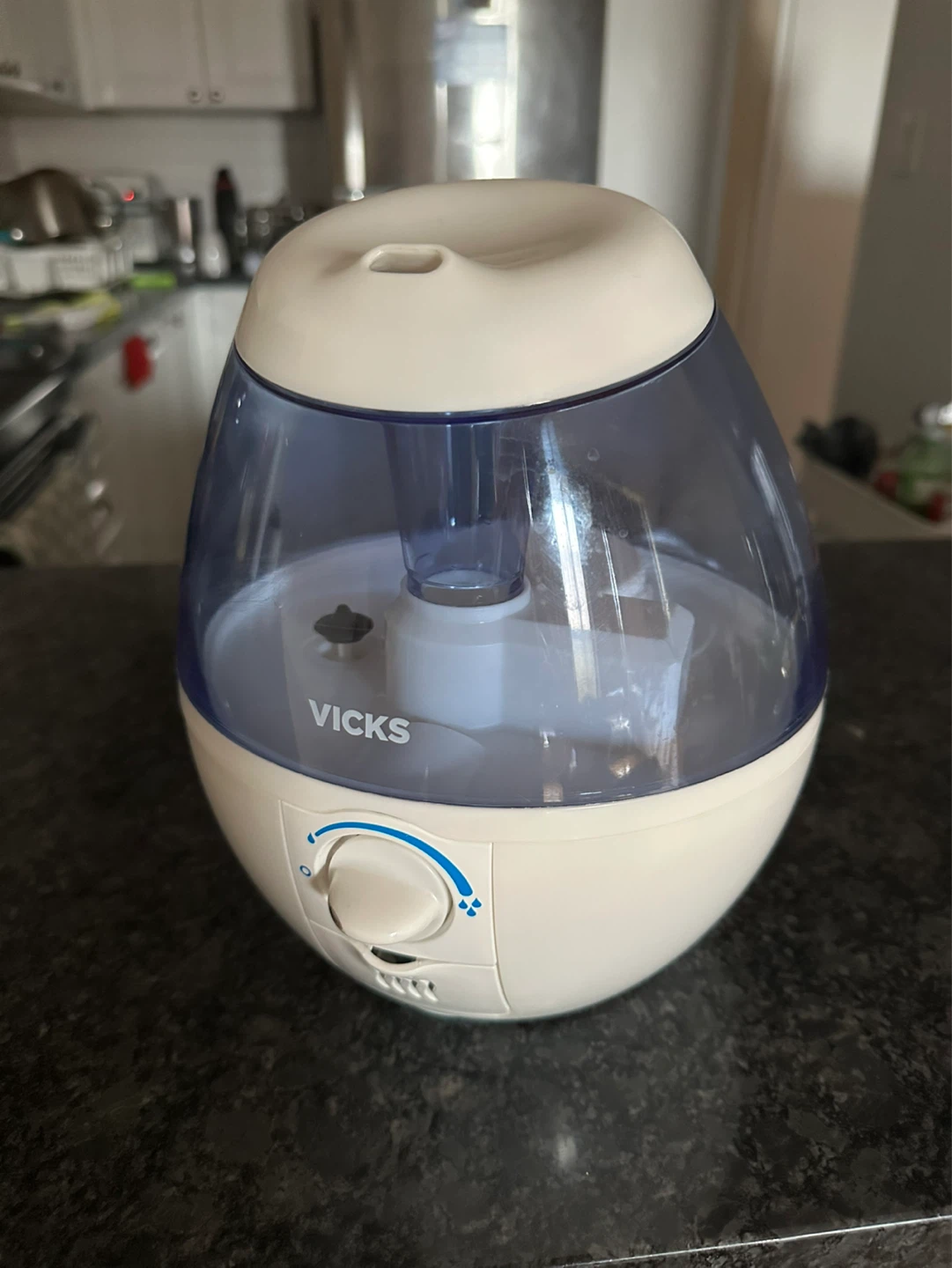 Vicks Humidifier with Blue Water Tank