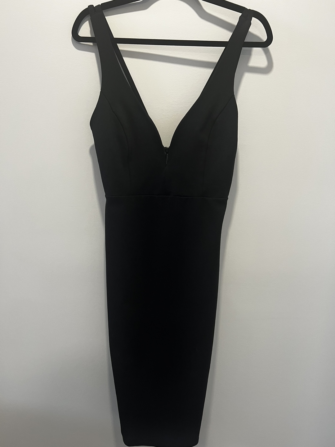LuLu's Black V-Neck Midi Dress Medium