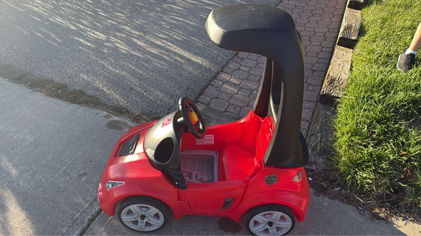 Little Tikes Cozy Coupe Ride-On Car