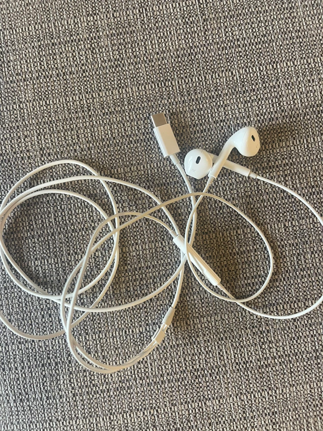 White USB-C Earbuds - photo 2