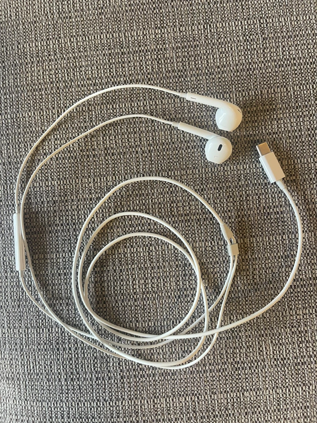 White USB-C Earbuds