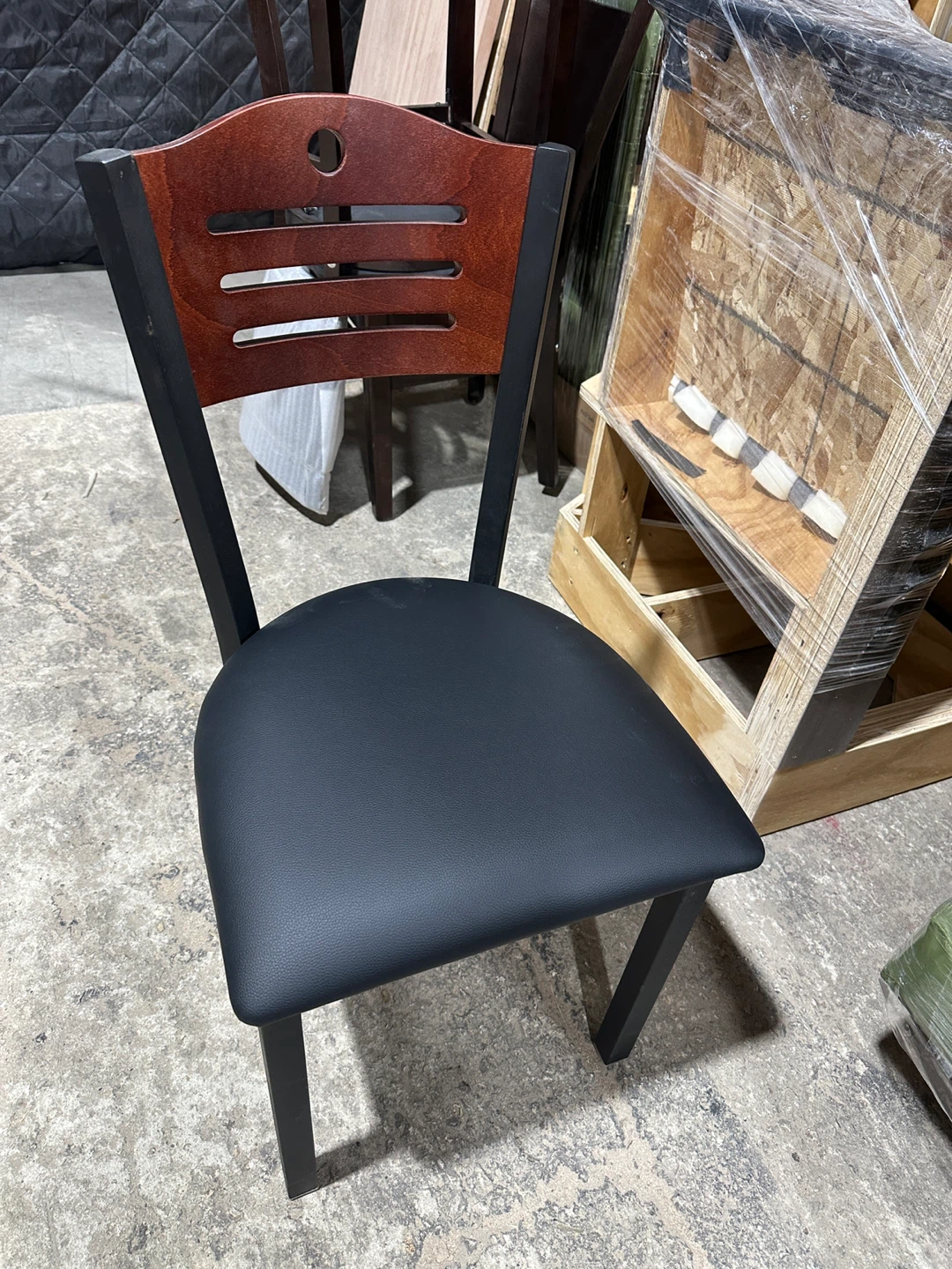 Wooden Back Restaurant Chair with Black Seat