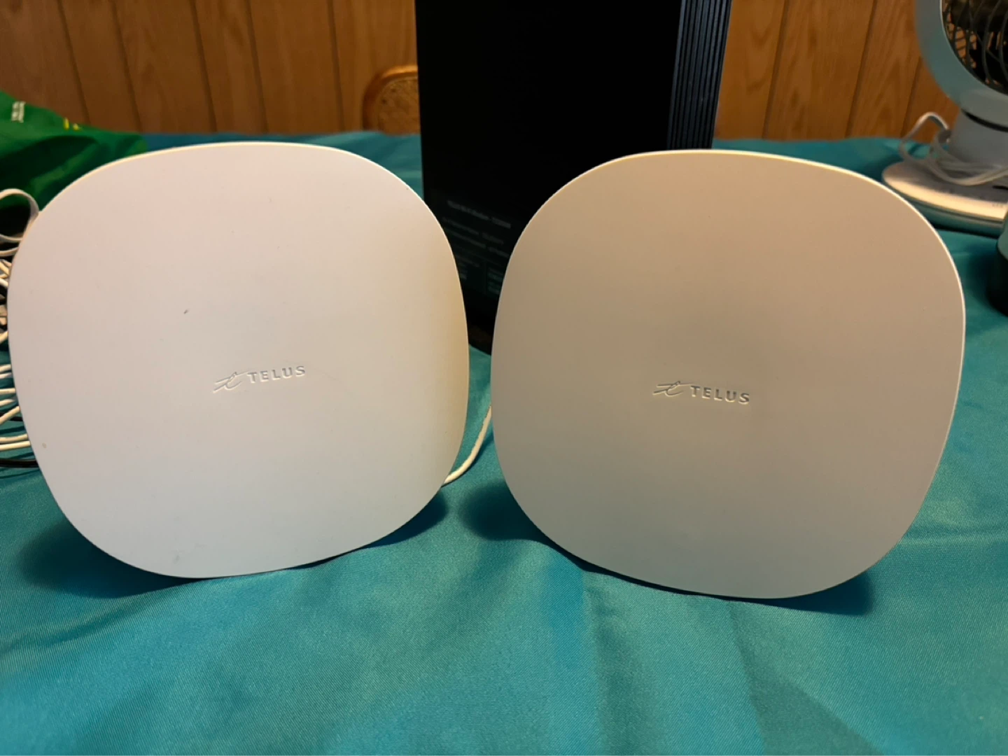 Telus Wi-Fi Boosters & Router - photo 3