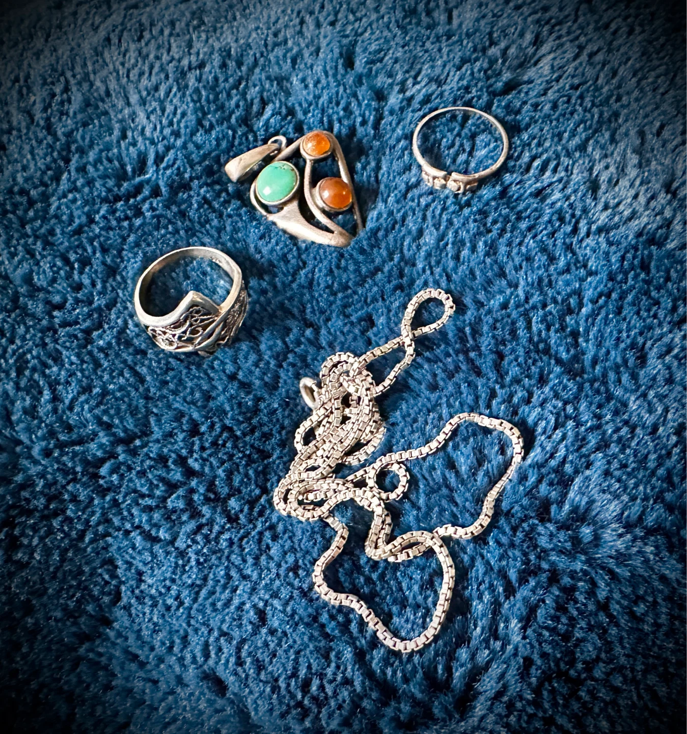 16gm Sterling Silver Pendant, Rings & Chain Set with Gemstones