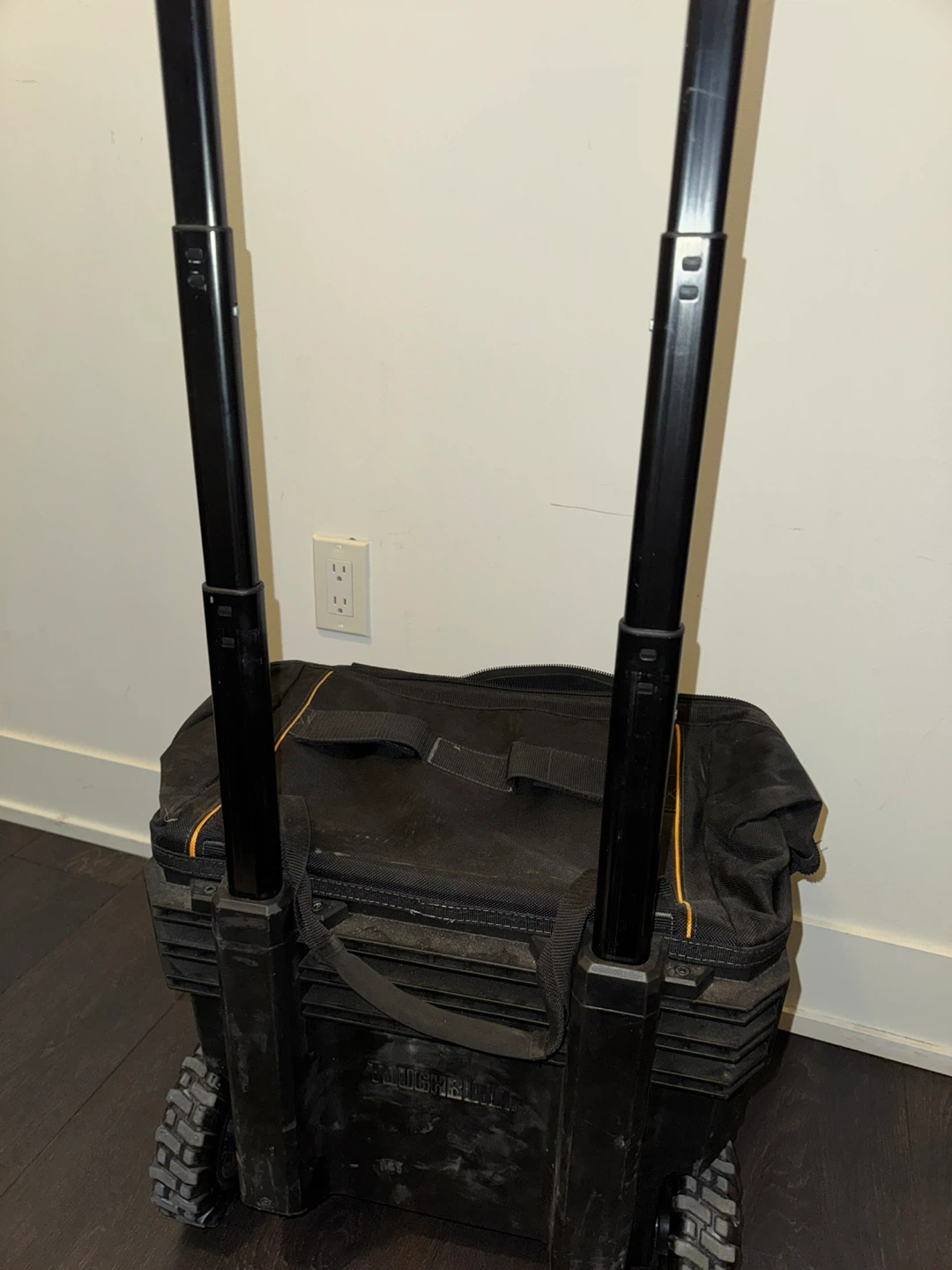 Toughbuilt Rolling Tool Bag - photo 3
