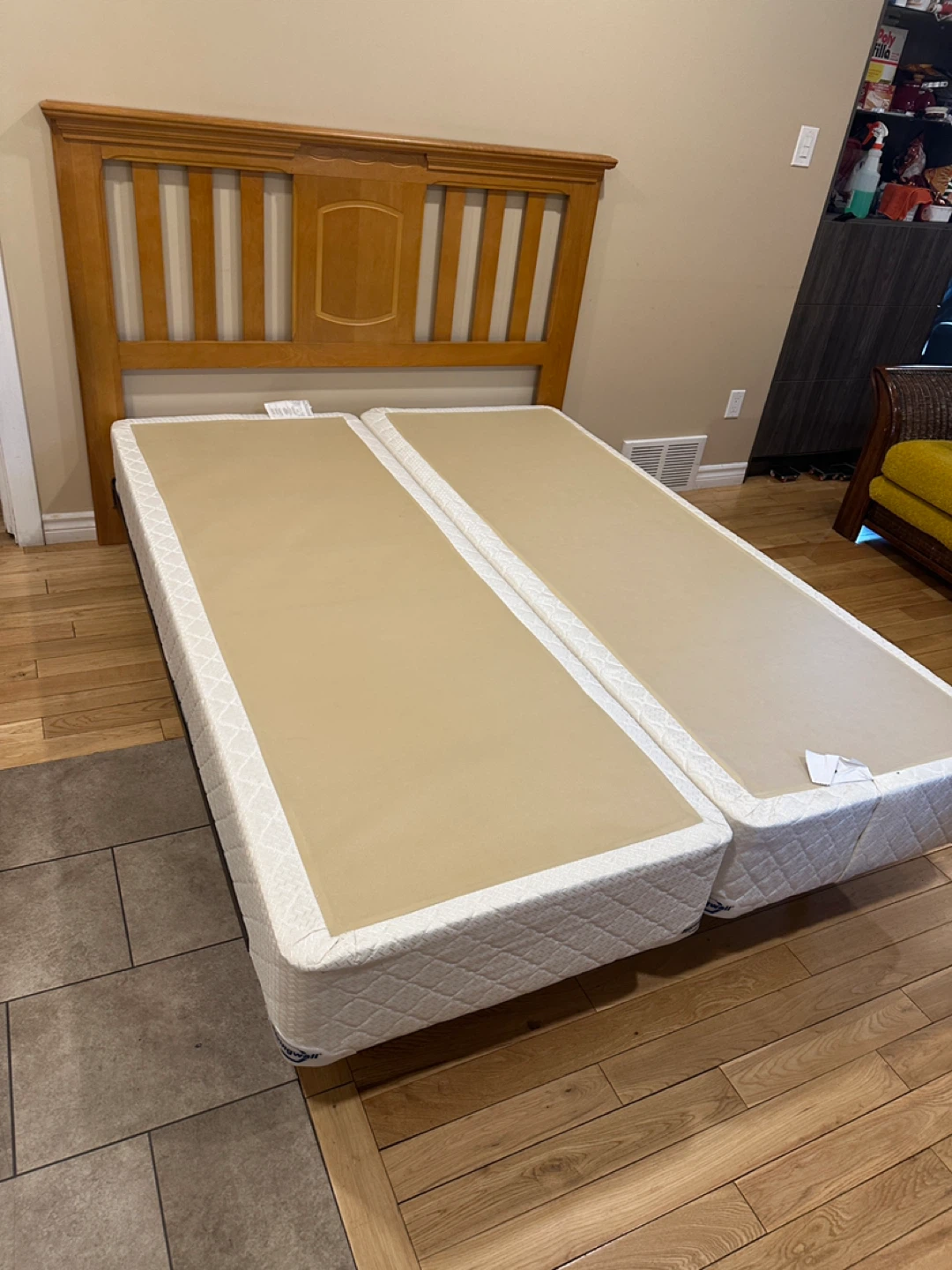 Beautiful Maple Wood Queen Size Bed Set (CAN DELIVER) - photo 3