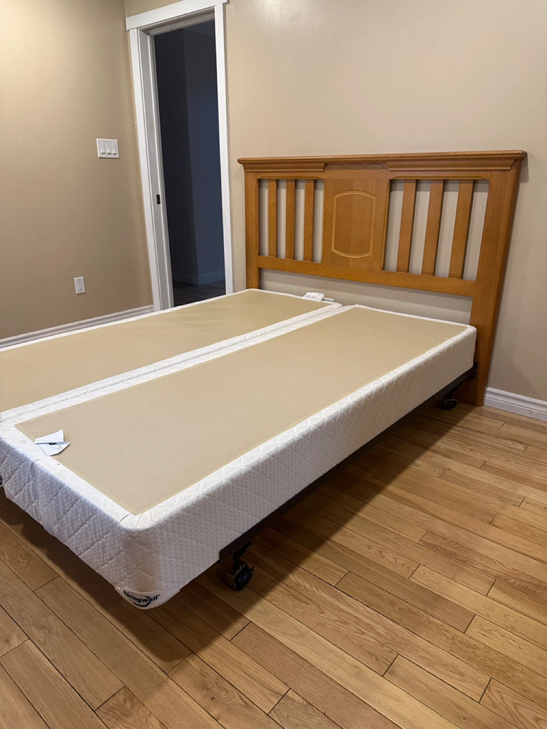 Beautiful Maple Wood Queen Size Bed Set (CAN DELIVER) - photo 4