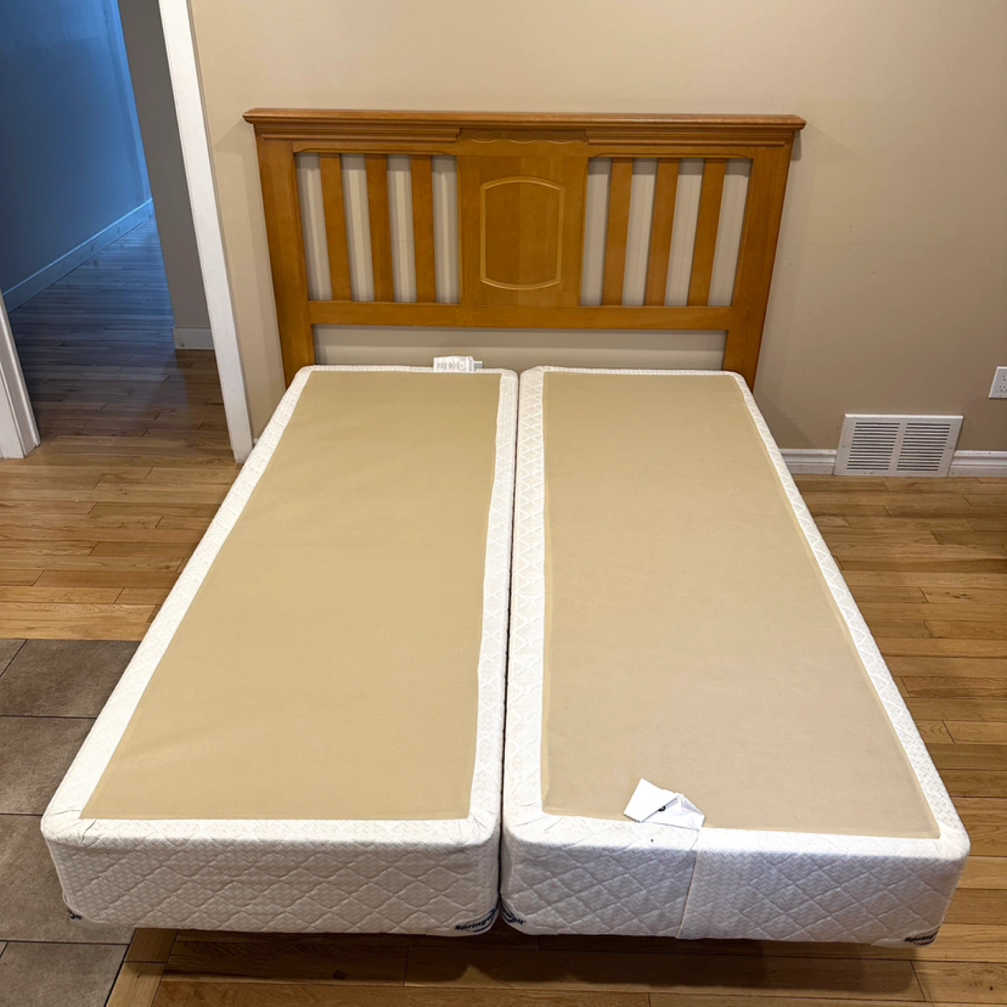 Beautiful Maple Wood Queen Size Bed Set (CAN DELIVER)