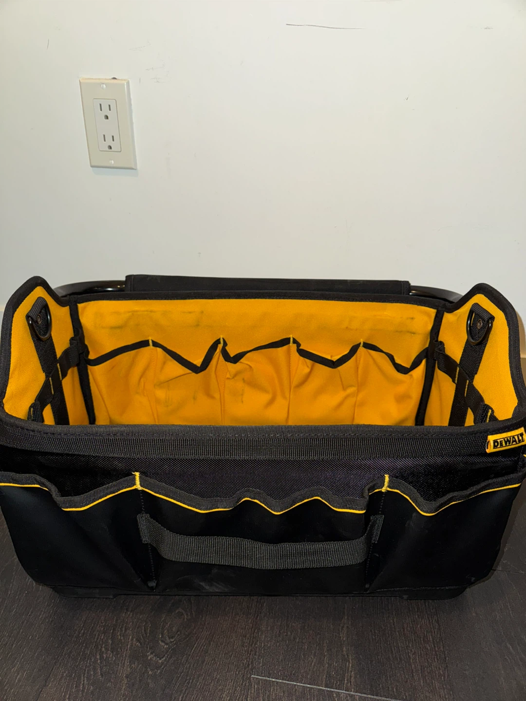 DeWalt Water Resistant Tool Bag - photo 4