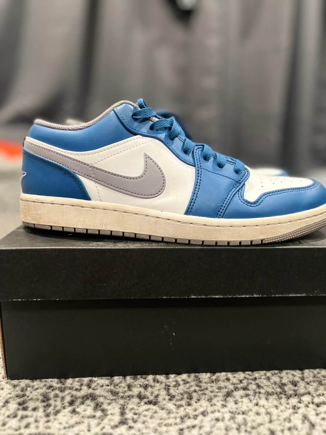 Air Jordan 1 Low SE True Blue Sneakers